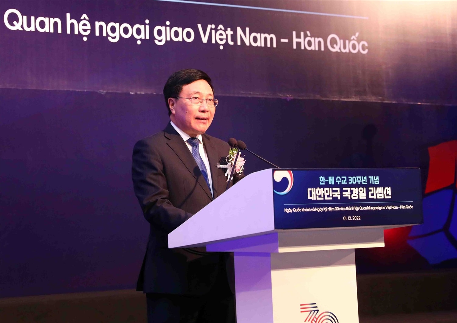 Phó Thủ tướng Thường trực Chính phủ Phạm Bình Minh: Trên những chặng đường tới, với nền tảng chắc chắn của mối quan hệ, Việt Nam, Hàn Quốc sẽ cùng tiến bước, tiếp tục là đối tác quan trọng và tin cậy lẫn nhau, cùng chung sức đưa mối quan hệ song phương đạt được những thành tựu to lớn hơn nữa, vì hạnh phúc của nhân dân hai nước - Ảnh: VGP/Hải Minh Phó Thủ tướng Thường trực Chính phủ Phạm Bình Minh: Trên những chặng đường tới, với nền tảng chắc chắn của mối quan hệ, Việt Nam, Hàn Quốc sẽ cùng tiến bước, tiếp tục là đối tác quan trọng và tin cậy lẫn nhau, cùng chung sức đưa mối quan hệ song phương đạt được những thành tựu to lớn hơn nữa, vì hạnh phúc của nhân dân hai nước - Ảnh: VGP/Hải Minh