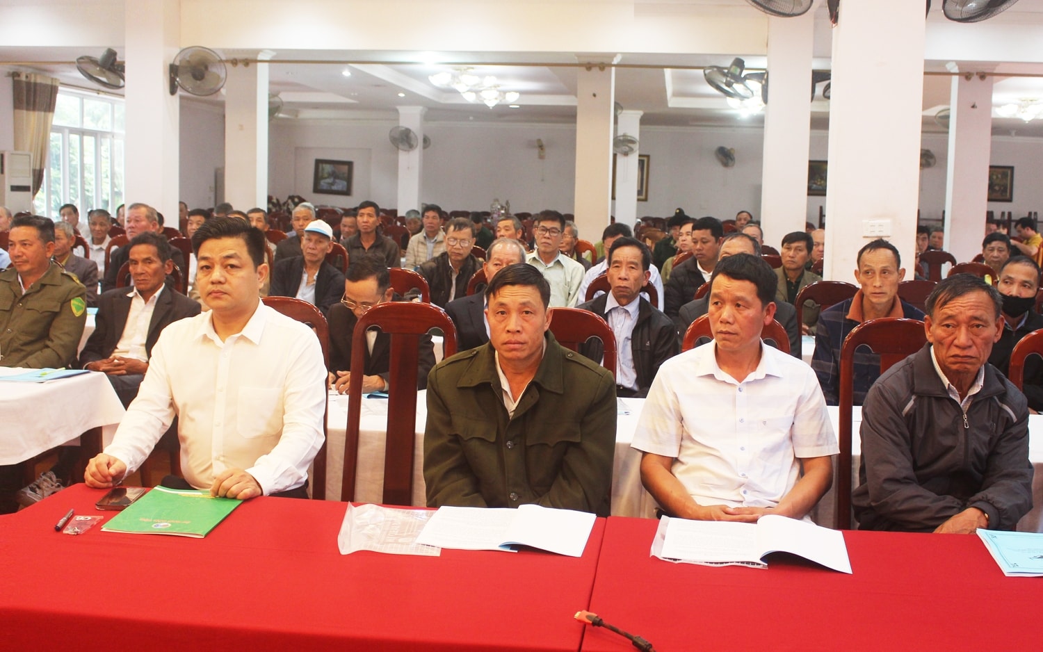 Các đại biểu tham dự Hội nghị Các đại biểu tham dự Hội nghị