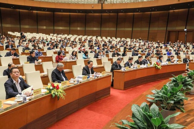 Tham dự Hội nghị tại điểm cầu Hội trường Diên Hồng – Nhà Quốc hội có Thủ tướng Chính phủ Phạm Minh Chính; nguyên Chủ tịch Quốc hội Nguyễn Sinh Hùng; nguyên Chủ tịch Quốc hội Nguyễn Thị Kim Ngân; Thường trực Ban Bí thư Võ Văn Thưởng; các Uỷ viên Bộ Chính trị, Uỷ viên Ban Bí thư, Uỷ viên Trung ương Đảng… - Ảnh: VGP/Nhật Bắc Tham dự Hội nghị tại điểm cầu Hội trường Diên Hồng – Nhà Quốc hội có Thủ tướng Chính phủ Phạm Minh Chính; nguyên Chủ tịch Quốc hội Nguyễn Sinh Hùng; nguyên Chủ tịch Quốc hội Nguyễn Thị Kim Ngân; Thường trực Ban Bí thư Võ Văn Thưởng; các Uỷ viên Bộ Chính trị, Uỷ viên Ban Bí thư, Uỷ viên Trung ương Đảng… - Ảnh: VGP/Nhật Bắc