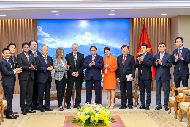 Thủ tướng Phạm Minh Chính cùng các thành viên đoàn doanh nghiệp của USABC - Ảnh: VGP/Nhật Bắc