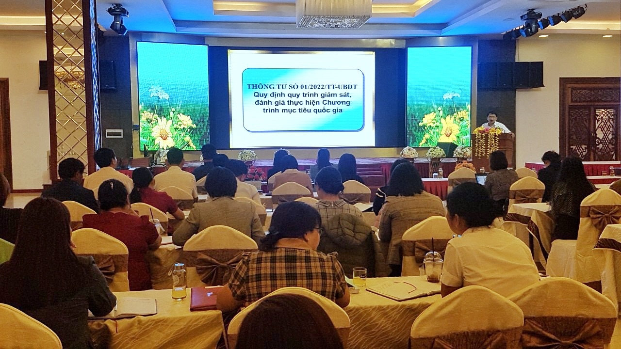 Quang cảnh hội nghị hội nghị hướng dẫn triển khai Dự án 8 “Thực hiện bình đẳng giới và giải quyết những vấn đề cấp thiết đối với phụ nữ và trẻ em”. Ảnh: M.C