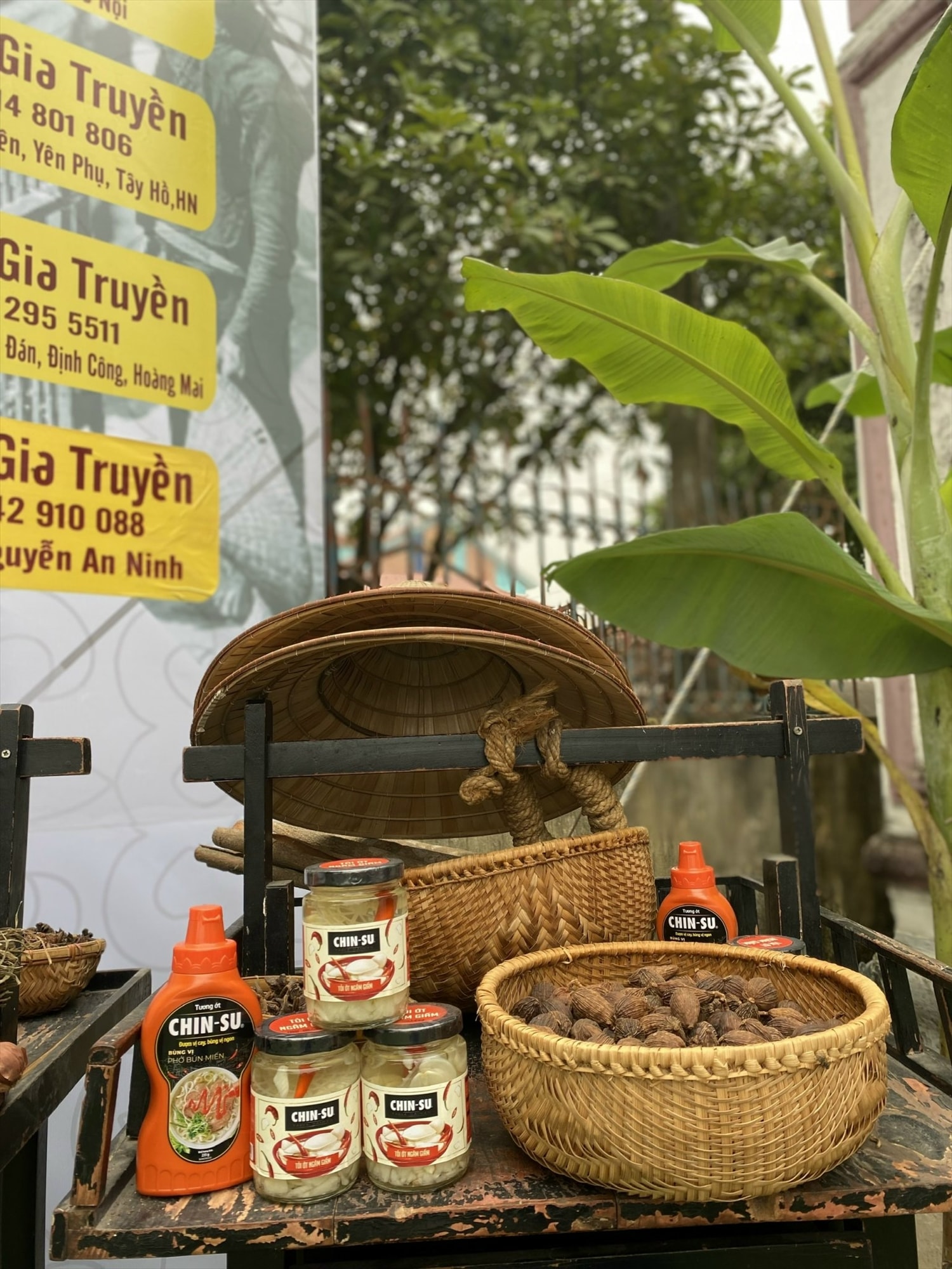 Ngoài sử dụng ăn cùng phở, tương ớt phở CHIN-SU cũng rất hợp vị với các món bún, miến, chấm mực nướng hoặc khi pha nước chấm