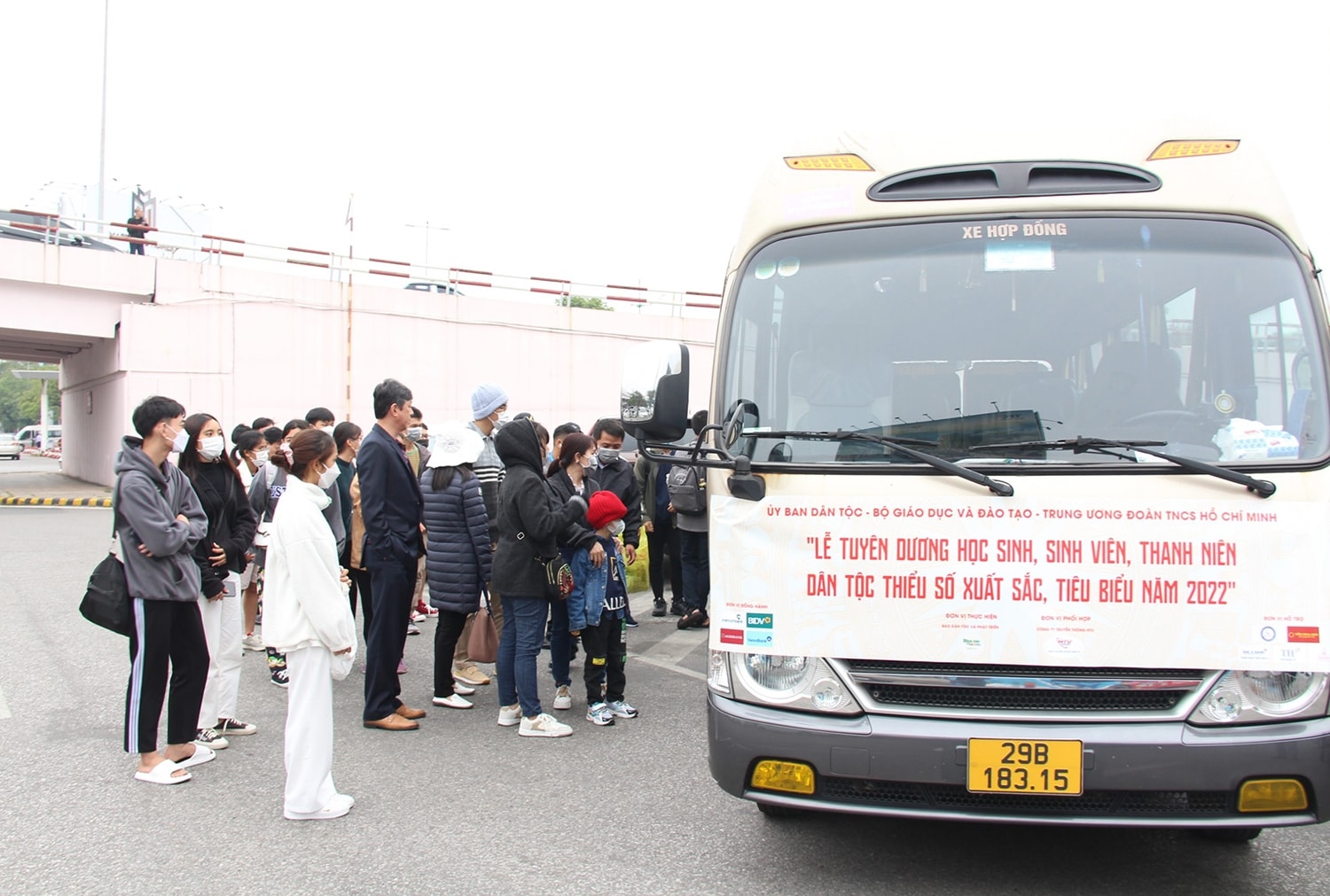 Lễ Tuyên dương HSSV-TN DTTS xuất sắc, tiêu biểu năm 2022: Nhóm HSSV-TN đầu tiên đã về tới Thủ đô 7