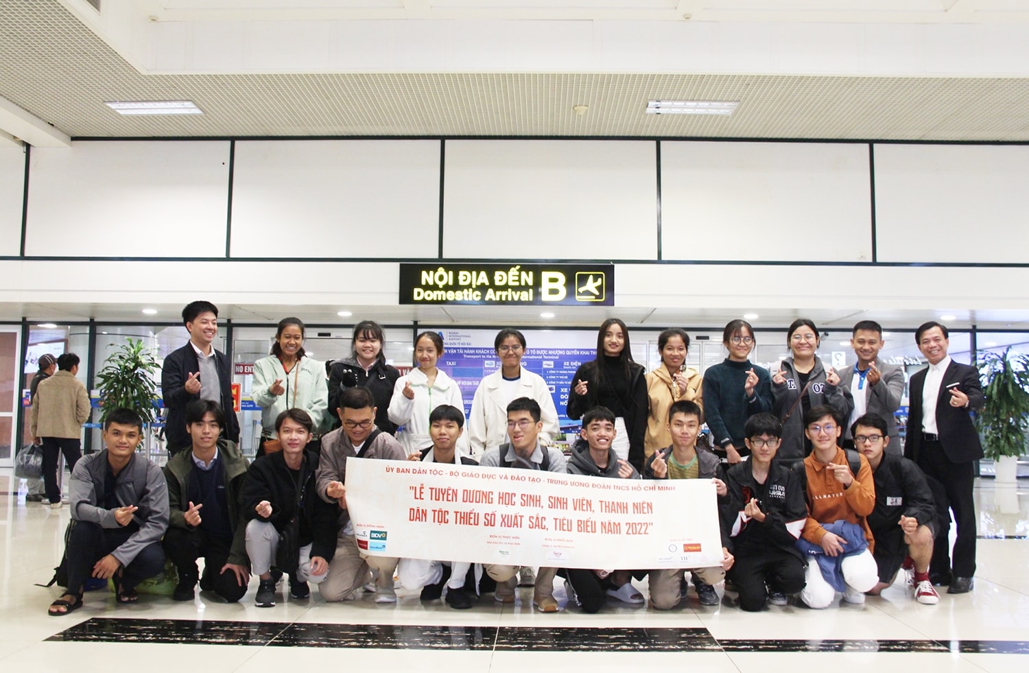 Lễ Tuyên dương HSSV-TN DTTS xuất sắc, tiêu biểu năm 2022: Nhóm HSSV-TN đầu tiên đã về tới Thủ đô 6