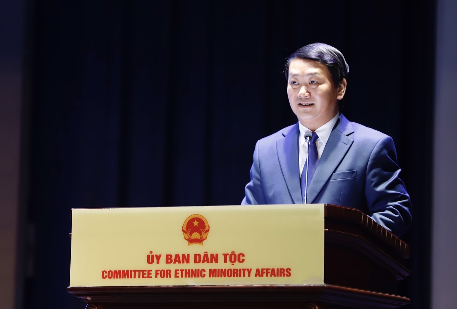 Bộ trưởng, Chủ nhiệm Hầu A Lềnh phát biểu tại buổi gặp mặt