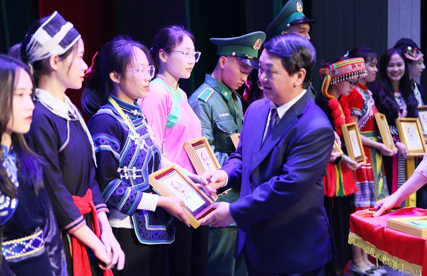 Bộ trưởng, Chủ nhiệm UBDT Hầu A Lềnh gặp mặt Đoàn học sinh, sinh viên, thanh niên DTTS xuất sắc, tiêu biểu năm 2022 5