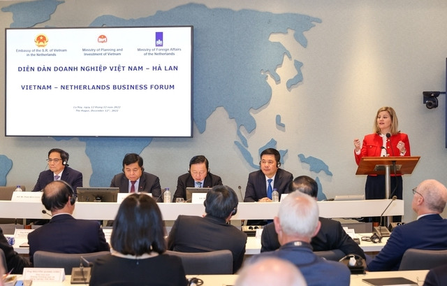 Nhấn mạnh hai nước là những đối tác tự nhiên của nhau, Bộ trưởng phụ trách Ngoại thương và Hợp tác phát triển Vương quốc Hà Lan Liesje Schreinemacher nhấn mạnh tầm quan trọng của lĩnh vực ứng phó biến đổi khí hậu - Ảnh: VGP/Nhật Bắc