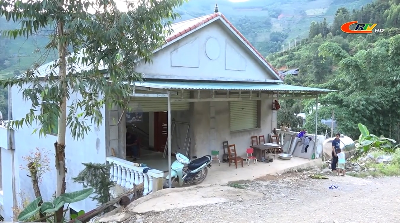 Ngôi nhà khang trang của anh Khìn Văn Tuấn - một trong 7 hộ dân đầu tiên của xóm Nà Mìa, xã Cốc Pàng, huyện Bảo Lạc tình nguyện đăng ký tới xóm mới khu vực biên giới để sinh sống. Ngôi nhà khang trang của anh Khìn Văn Tuấn - một trong 7 hộ dân đầu tiên của xóm Nà Mìa, xã Cốc Pàng, huyện Bảo Lạc tình nguyện đăng ký tới xóm mới khu vực biên giới để sinh sống (ảnh Đài PTTH CB)