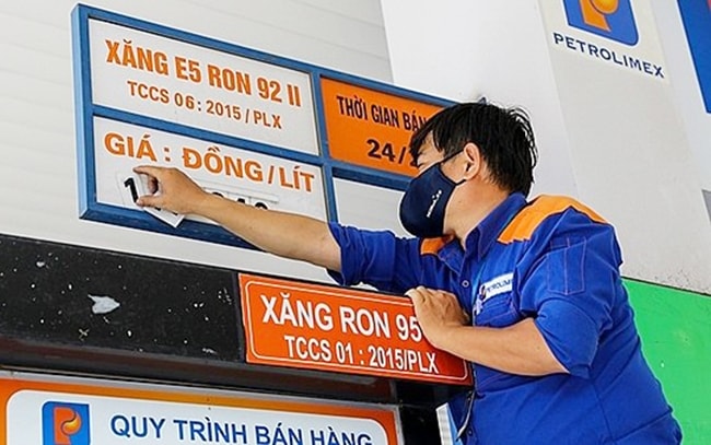 Giá xăng giảm 1.500 đồng/lít Giá xăng giảm 1.500 đồng/lít
