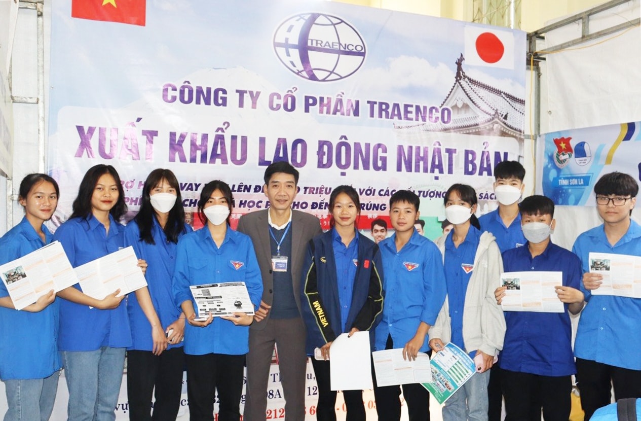 Thanh niên tham gia ngày hội tìm hiểu thị trường lao động ở Nhật Bản. (Ảnh: Hoàng Quyên) Thanh niên tham gia ngày hội tìm hiểu thị trường lao động ở Nhật Bản. (Ảnh: Hoàng Quyên)