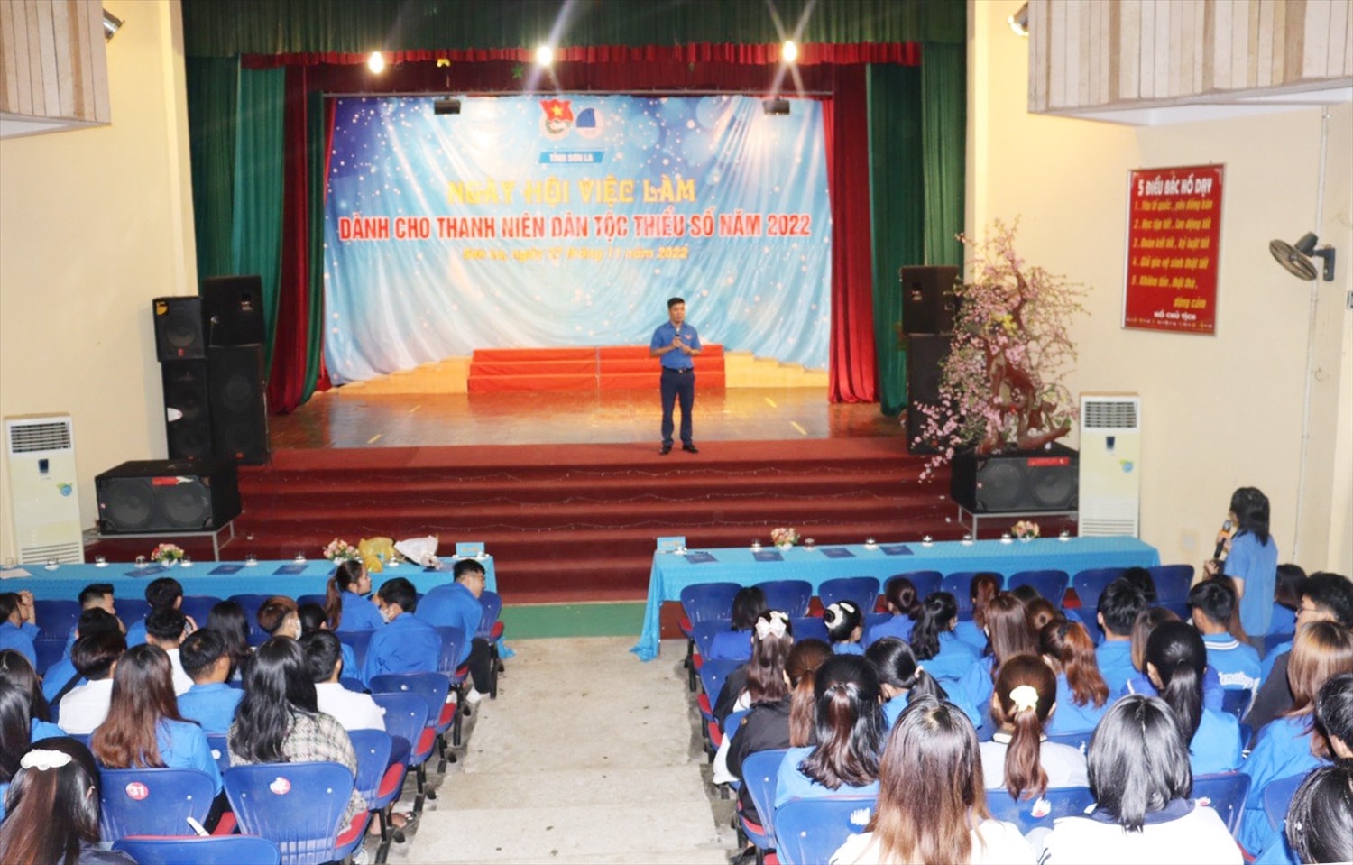 Ngày hội việc làm dành cho thanh niên DTTS tỉnh Sơn La năm 2022 được tổ chức ở Tp. Sơn La. (Ảnh: Hoàng Quyên) Ngày hội việc làm dành cho thanh niên DTTS tỉnh Sơn La năm 2022 được tổ chức ở Tp. Sơn La. (Ảnh: Hoàng Quyên)