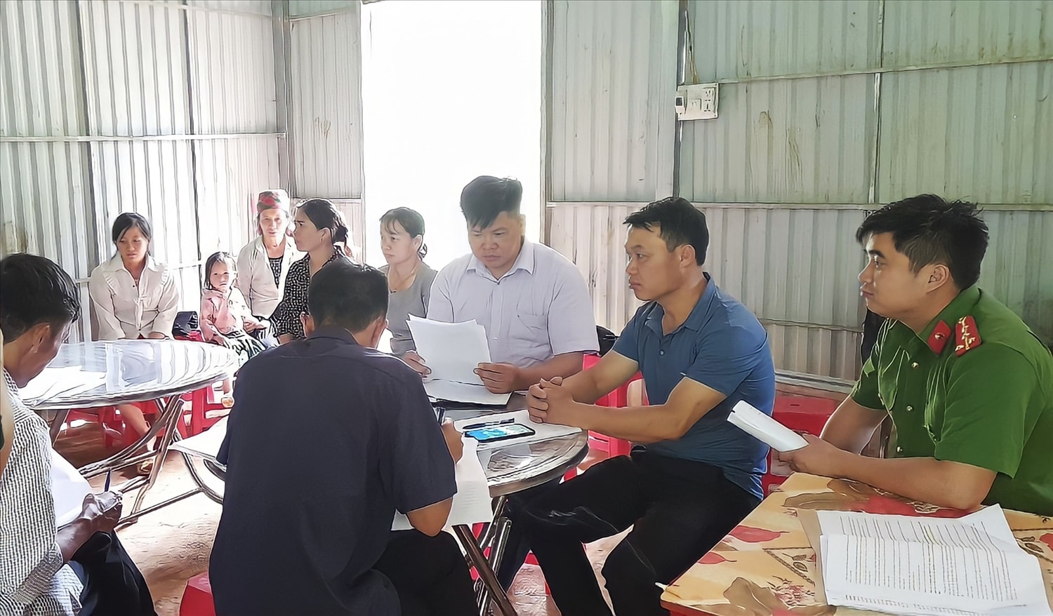 Tuyên truyền, phổ biến, giáo dục pháp luật cho nhân dân tại xóm Lũng Chẩn, xã Lũng Nặm (Hà Quảng) Tuyên truyền, phổ biến, giáo dục pháp luật cho nhân dân tại xóm Lũng Chẩn, xã Lũng Nặm (Hà Quảng)