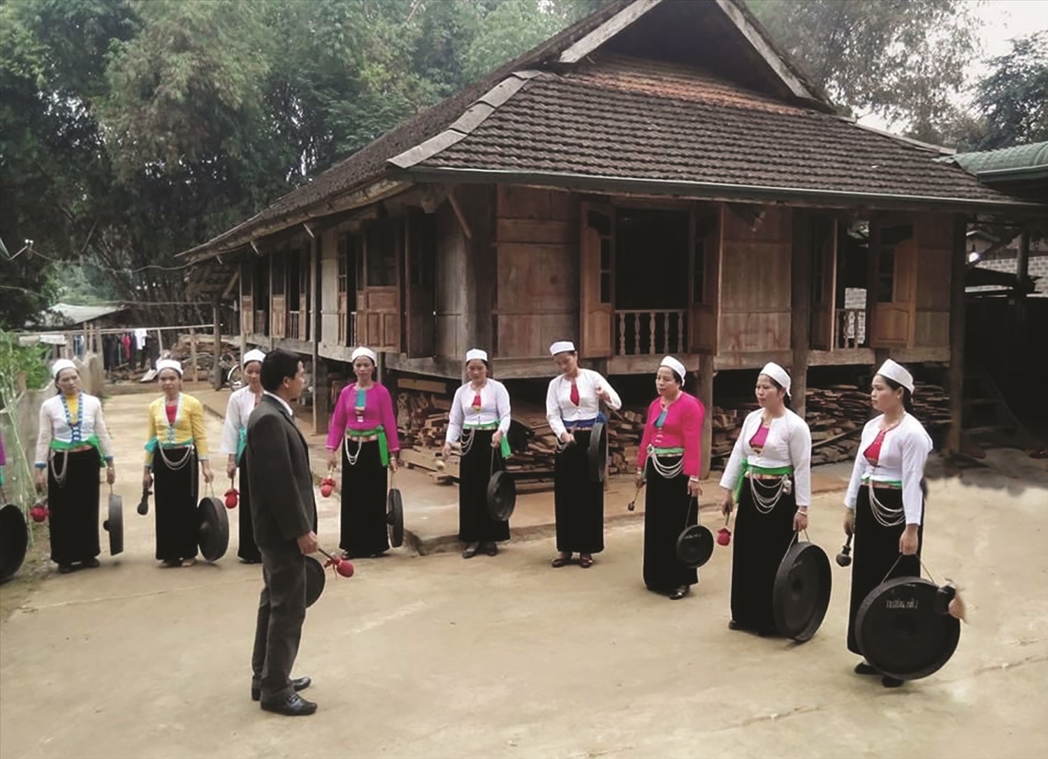 Chiêng Mường được sử dụng tại hơn 90% lễ hội của người Mường và luôn được tỉnh Hòa Bình lựa chọn trong các sự kiện văn hóa của tỉnh Chiêng Mường được sử dụng tại hơn 90% lễ hội của người Mường và luôn được tỉnh Hòa Bình lựa chọn trong các sự kiện văn hóa của tỉnh