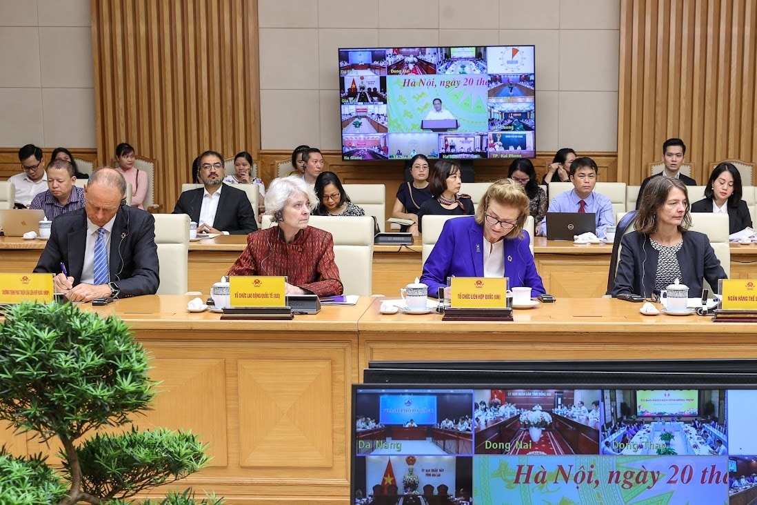 Các đại biểu quốc tế tham dự Hội nghị phát triển thị trường lao động, linh hoạt, hiện đại, bền vững và hội nhập ngày 20/8/2022. (Tại Hội nghị, bà Ingrid Christensen, Giám đốc Tổ chức ILO – thứ hai từ trái sang, khẳng định: Việt Nam là câu chuyện thành công của thế giới về chuyển đổi cơ cấu, đạt được thành tựu phát triển kinh tế và chuyển dịch lao động)