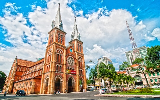   Nhà thờ Đức Bà là địa điểm du lịch du khách không thể bỏ qua ở TP. Hồ Chí Minh (Ảnh: Sưu tầm)
