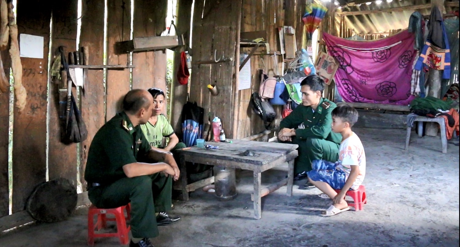 Gần dân để lắng nghe, thấu hiểu và giúp đỡ - Đó là phương châm hành động của Đội Vận động quần chúng Đồn Biên phòng Nà Hỳ