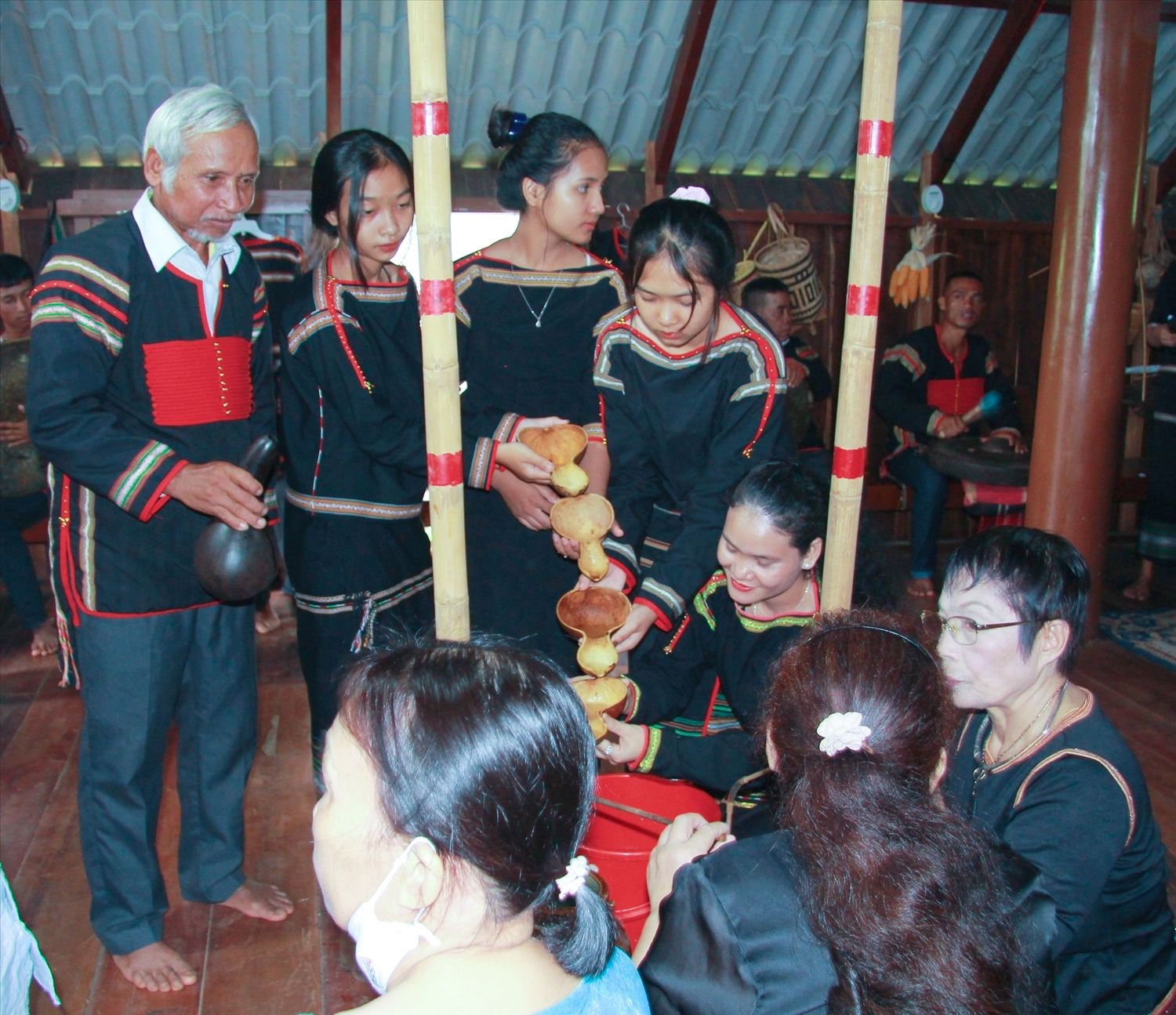 Người khôi phục văn hóa, tiên phong làm du lịch cộng đồng buôn Tơng Jú 3