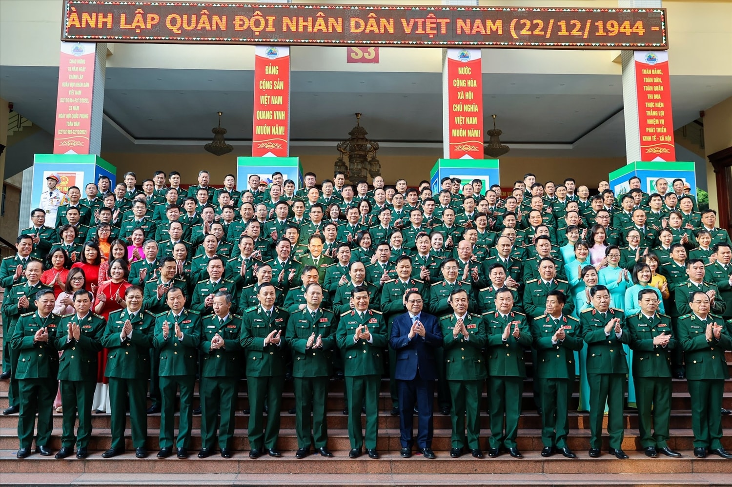 Thủ tướng nêu rõ, sự ổn định của biên giới quốc gia, chủ quyền lãnh thổ có ý nghĩa đặc biệt quan trọng trong phát triển kinh tế-xã hội, củng cố quốc phòng, an ninh của đất nước - Ảnh: VGP/Nhật Bắc
