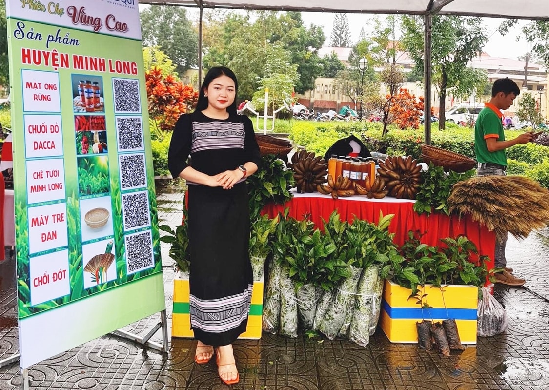 Phiên chợ vùng cao là hoạt động góp phần xúc tiến thương mại, đẩy mạnh tiêu thụ các đặc sản địa phương. Phiên chợ vùng cao là hoạt động góp phần xúc tiến thương mại, đẩy mạnh tiêu thụ các đặc sản địa phương.