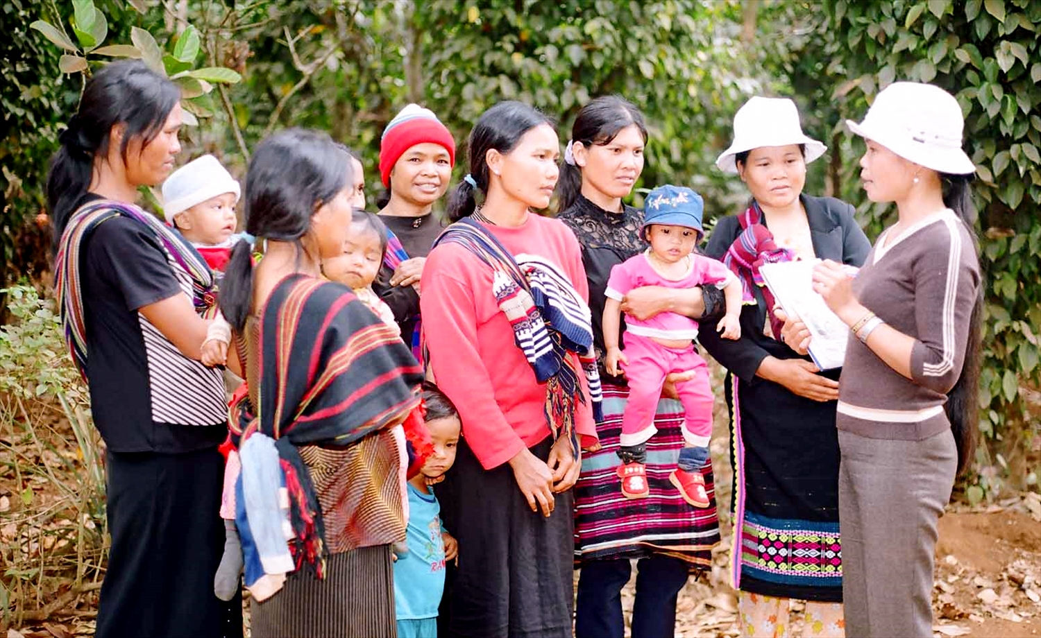 (Chuyên đề Thông tin đối ngoại) Thúc đẩy quyền của phụ nữ DTTS trong tiến trình hội nhập: Tiếp cận đầy đủ cơ hội phát triển (Bài 2) 2