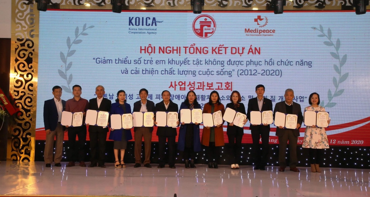 Từ Dự án “Giảm thiểu số trẻ em khuyết tật không được phục hồi chức năng và cải thiện chất lượng cuộc sống” giai đoạn 2012 - 2020, bình quân mỗi ngày có hơn 160 trẻ khuyết tật ở Quảng Trị được khám và điều trị, phục hồi chức năng. Từ Dự án “Giảm thiểu số trẻ em khuyết tật không được phục hồi chức năng và cải thiện chất lượng cuộc sống” giai đoạn 2012 - 2020, bình quân mỗi ngày có hơn 160 trẻ khuyết tật ở Quảng Trị được khám và điều trị, phục hồi chức năng.