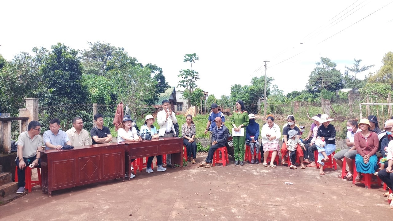 Tuyên truyền, vận động Nhân dân phòng, chống tệ nạn xã hội, bảo vệ an ninh trật tự buôn làng Tuyên truyền, vận động Nhân dân phòng, chống tệ nạn xã hội, bảo vệ an ninh trật tự buôn làng