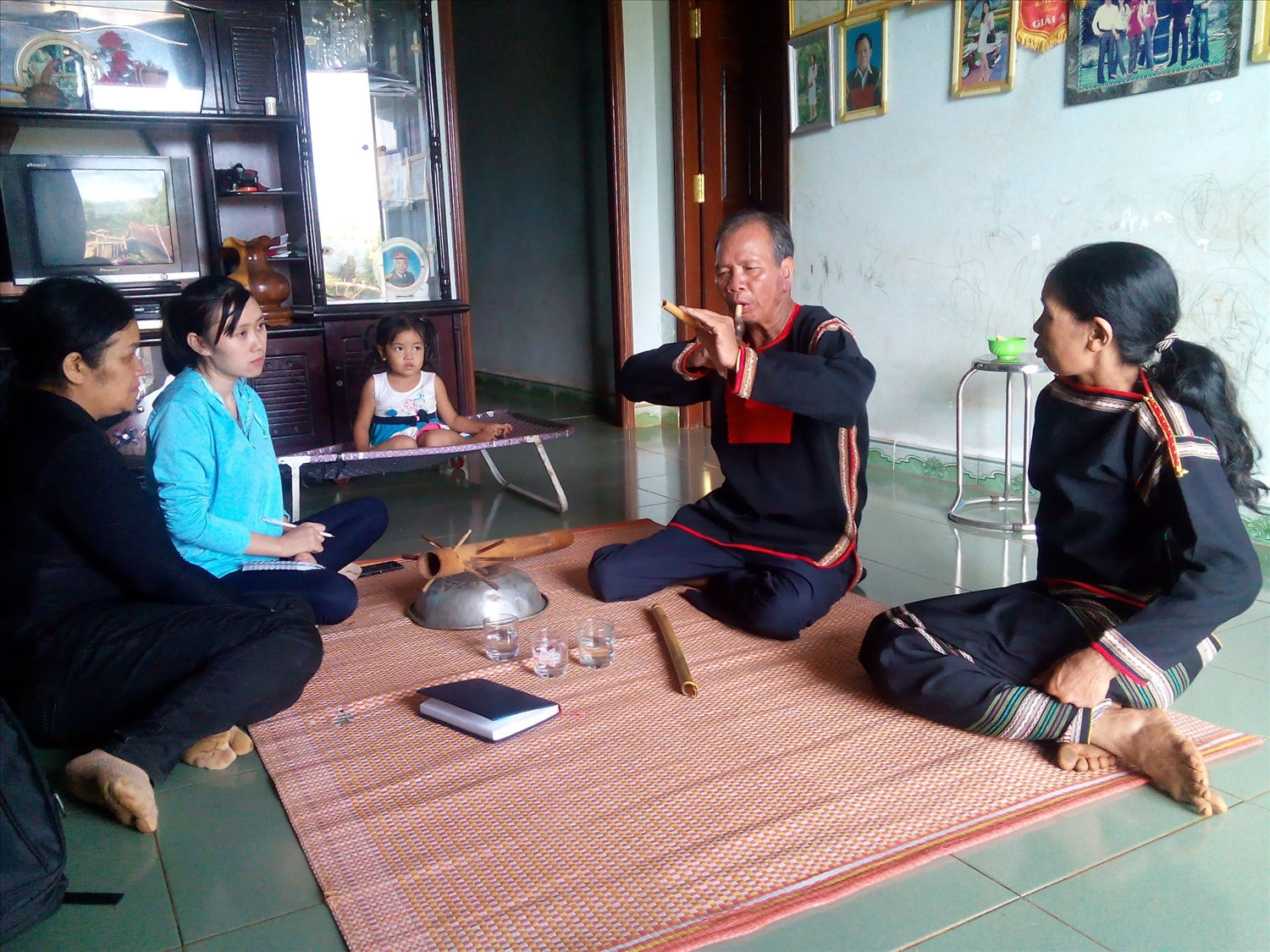 Nghệ nhân Y Wuang H’winh là người giỏi hát kể sử thi và thuộc nhiều bài lời nói vần của huyện Cư M’gar