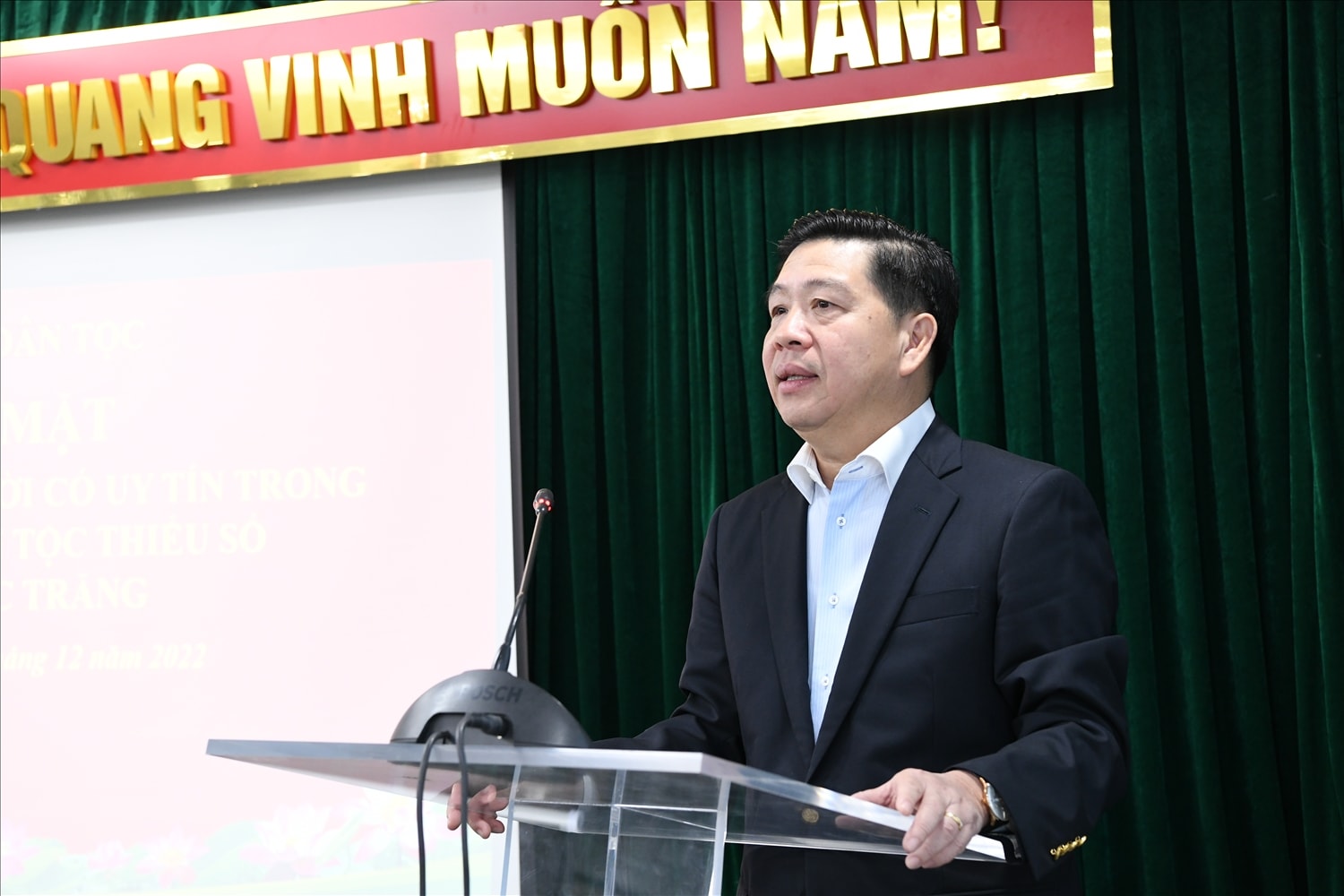 Thứ trưởng, Phó Chủ nhiệm UBDT Lê Sơn Hải phát biểu tại buổi gặp mặt