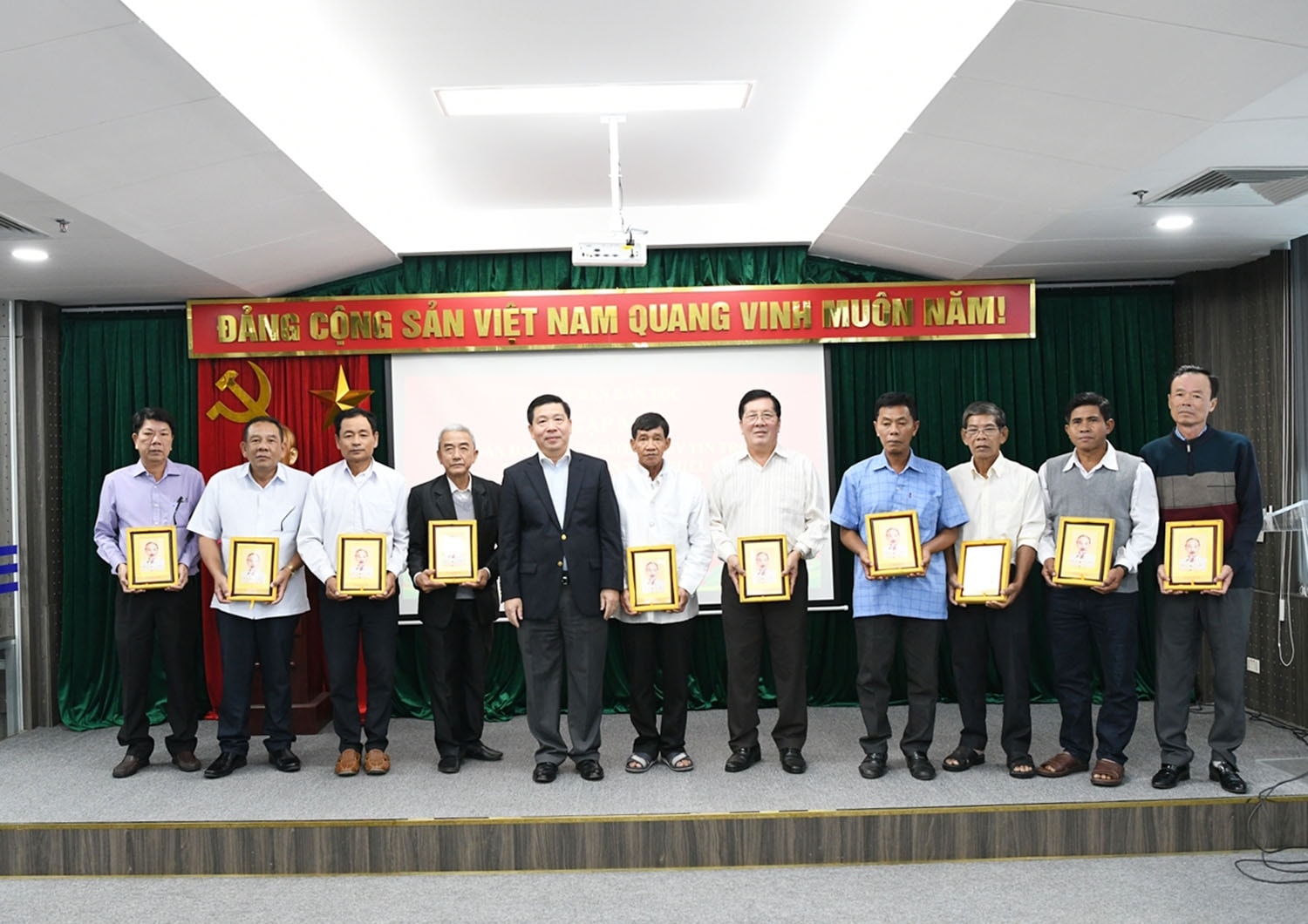 (TIN UB) Ủy ban Dân tộc gặp mặt Đoàn đại biểu Người có uy tín trong đồng bào DTTS tỉnh Sóc Trăng 6