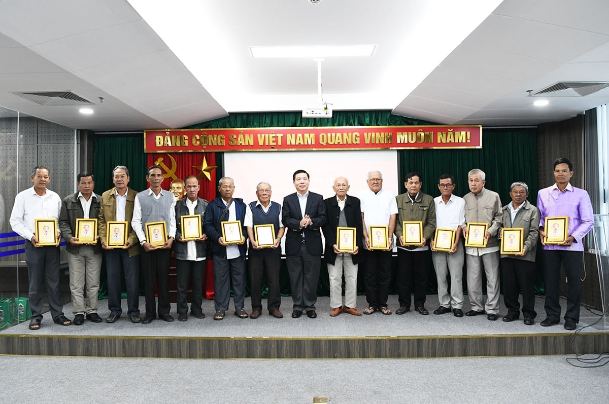 (TIN UB) Ủy ban Dân tộc gặp mặt Đoàn đại biểu Người có uy tín trong đồng bào DTTS tỉnh Sóc Trăng 5