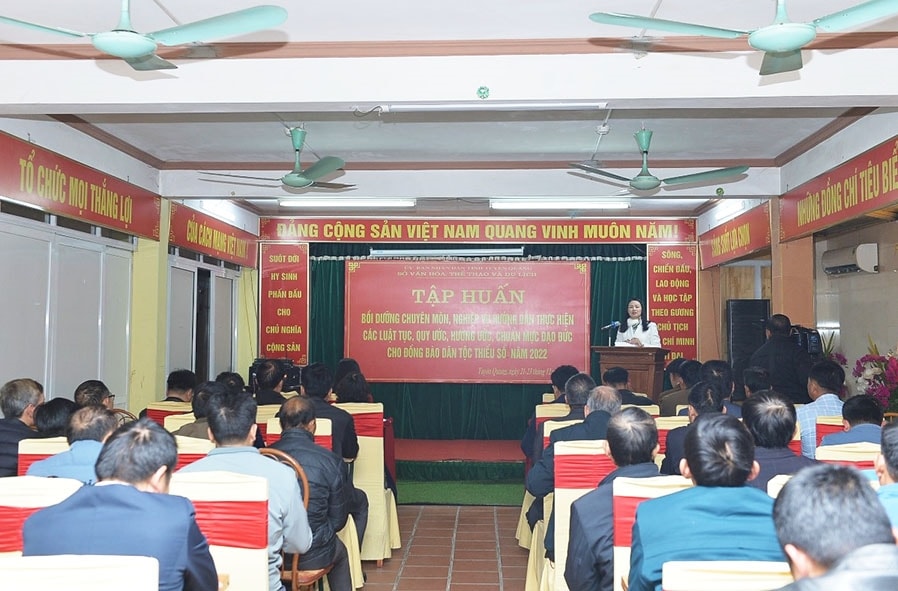 Hướng dẫn thực hiện các luật tục, quy ước, hương ước, chuẩn mực đạo đức cho đồng bào DTTS