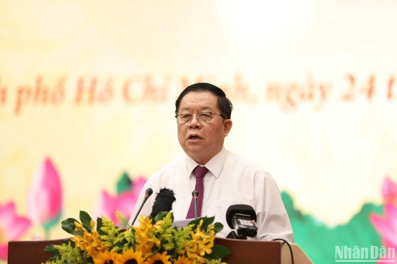 Đồng chí Nguyễn Trọng Nghĩa, Bí thư Trung ương Đảng, Trưởng Ban Tuyên giáo Trung ương phát biểu tại Hội nghị.