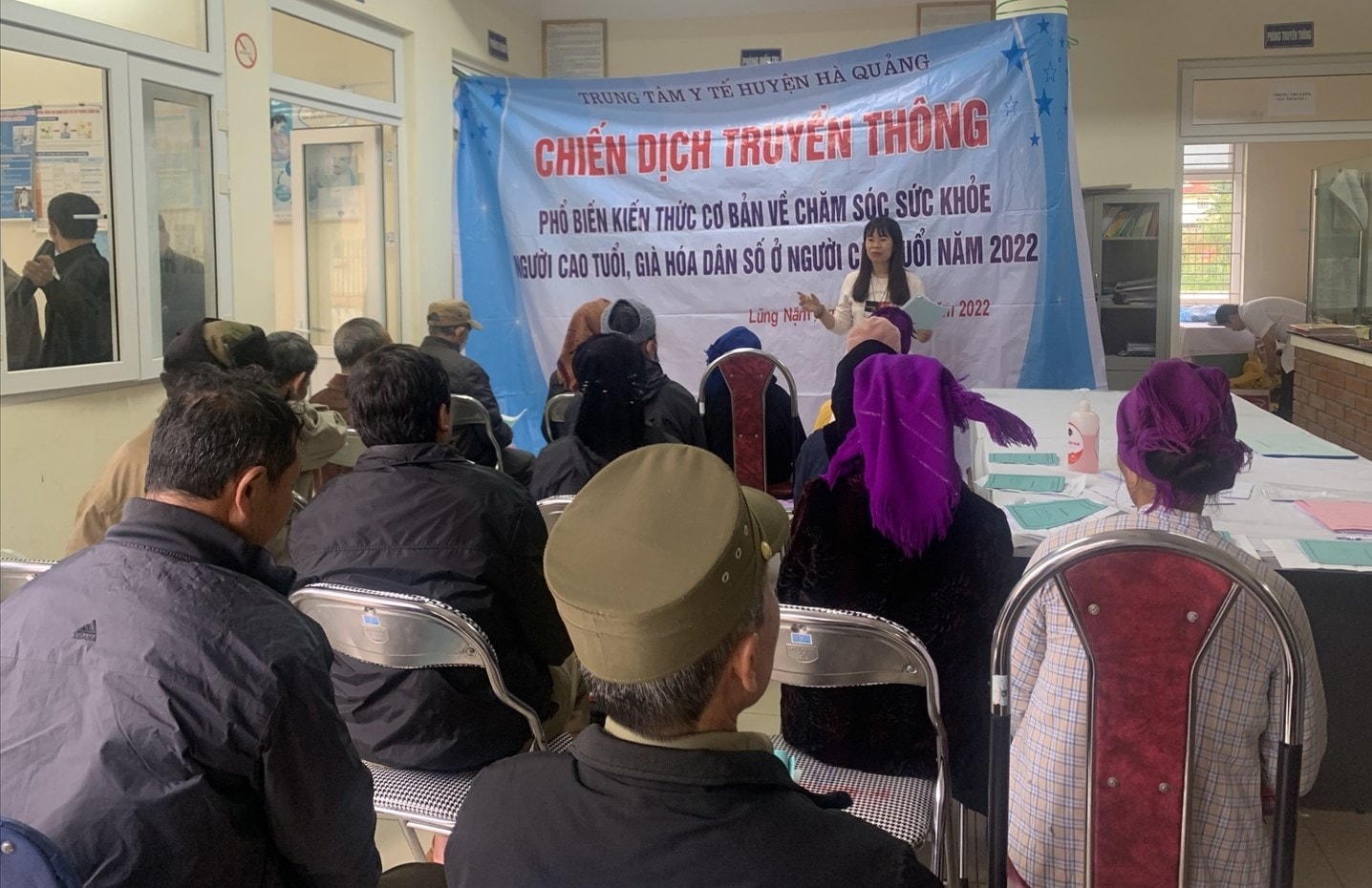 Trung tâm Y tế huyện Hà Quảng truyền thông về chăm sóc sức khỏe người cao tuổi, già hóa dân số ở người cao tuổi tại xã Lũng Nặm