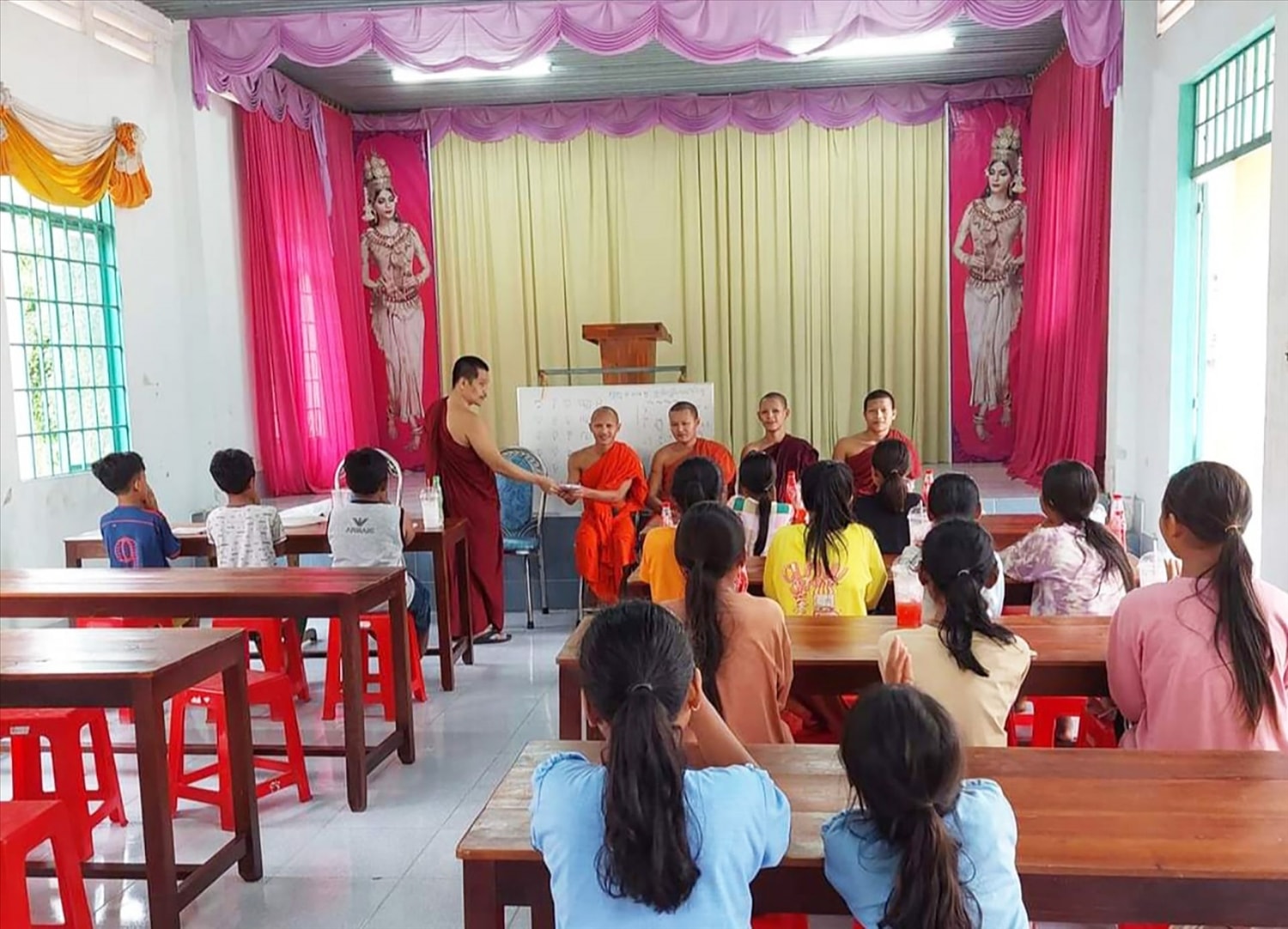 Một lớp học tại chùa Khedol Một lớp học tại chùa Khedol