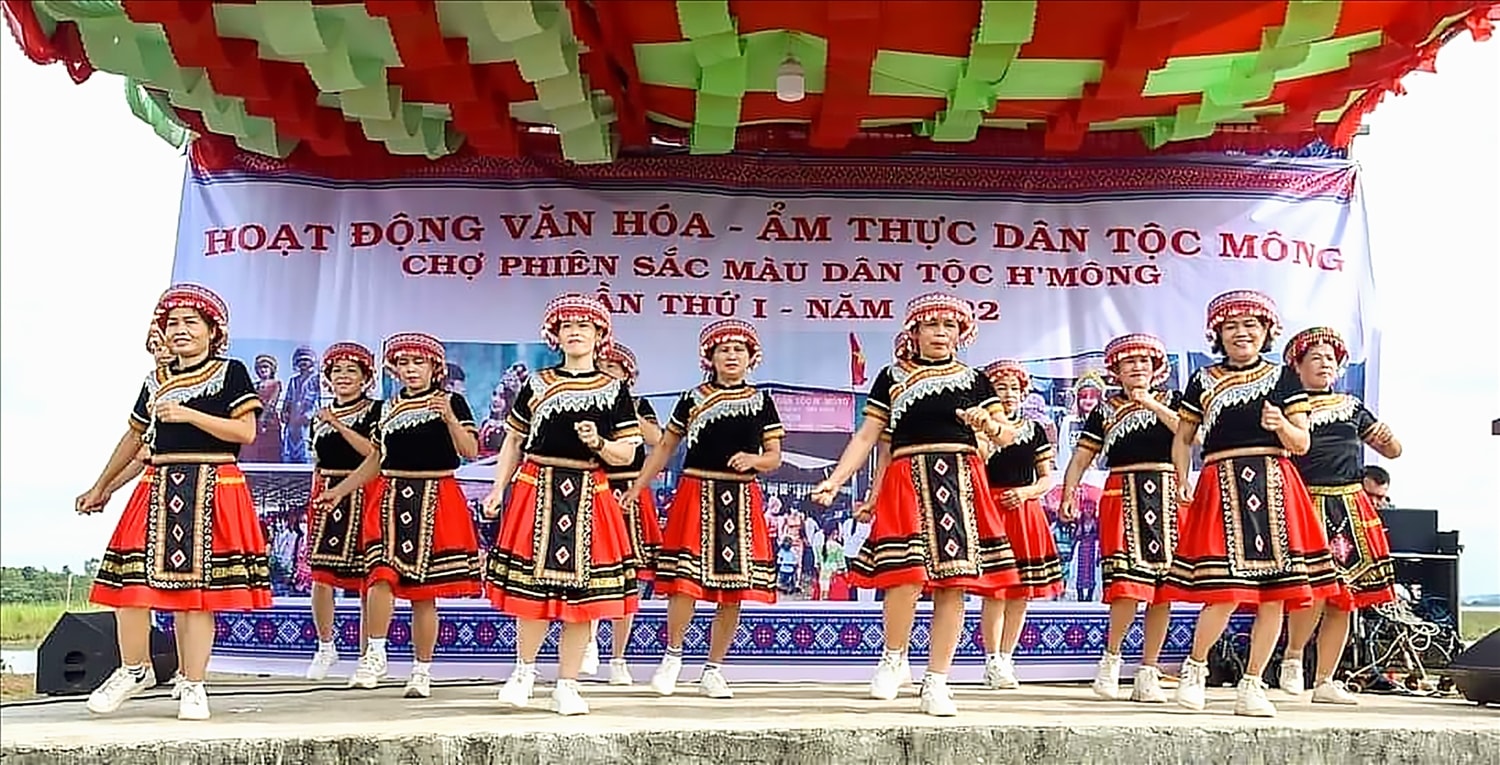 Chợ phiên dân tộc Mông trên cao nguyên Đắk Nông