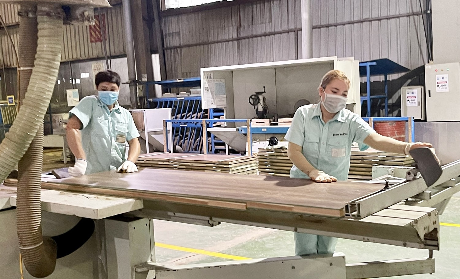 Các hoạt động sản xuất, kinh doanh, thương mại, du lịch, dịch vụ của Thành phố được phục hồi với nhiều chỉ số tích cực Các hoạt động sản xuất, kinh doanh, thương mại, du lịch, dịch vụ của Thành phố được phục hồi với nhiều chỉ số tích cực