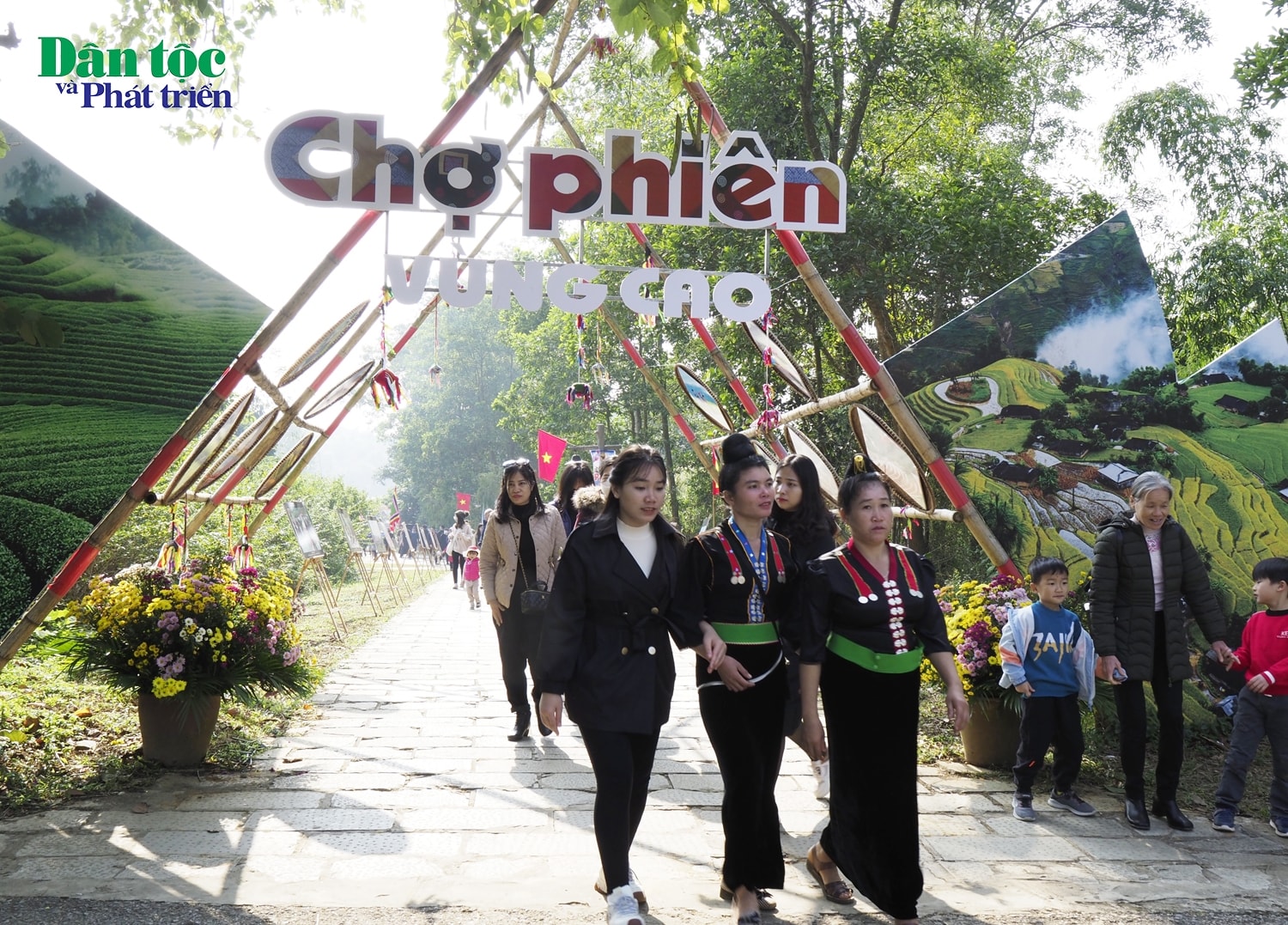 Không gian chợ phiên vùng cao ngày Tết tại Làng Văn hóa - Du lịch các dân tộc Việt Nam Không gian chợ phiên vùng cao ngày Tết tại Làng Văn hóa - Du lịch các dân tộc Việt Nam
