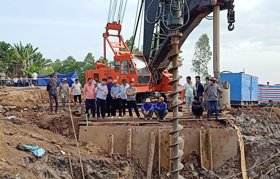 Các phương tiện hiện đại được huy động đến hiện trường