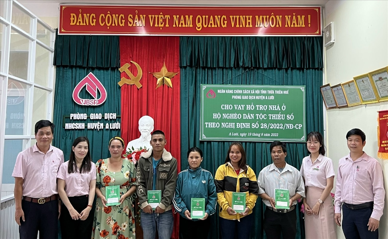 Các NHCSXH huyện Nam Đông và A Lưới đẩy mạnh công tác giải ngân hỗ trợ nhà ở theo Nghị định 28/2022/NĐ-CP cho bà con. NHCSXH huyện A Lưới đẩy mạnh công tác giải ngân hỗ trợ nhà ở theo Nghị định 28/2022/NĐ-CP cho bà con.