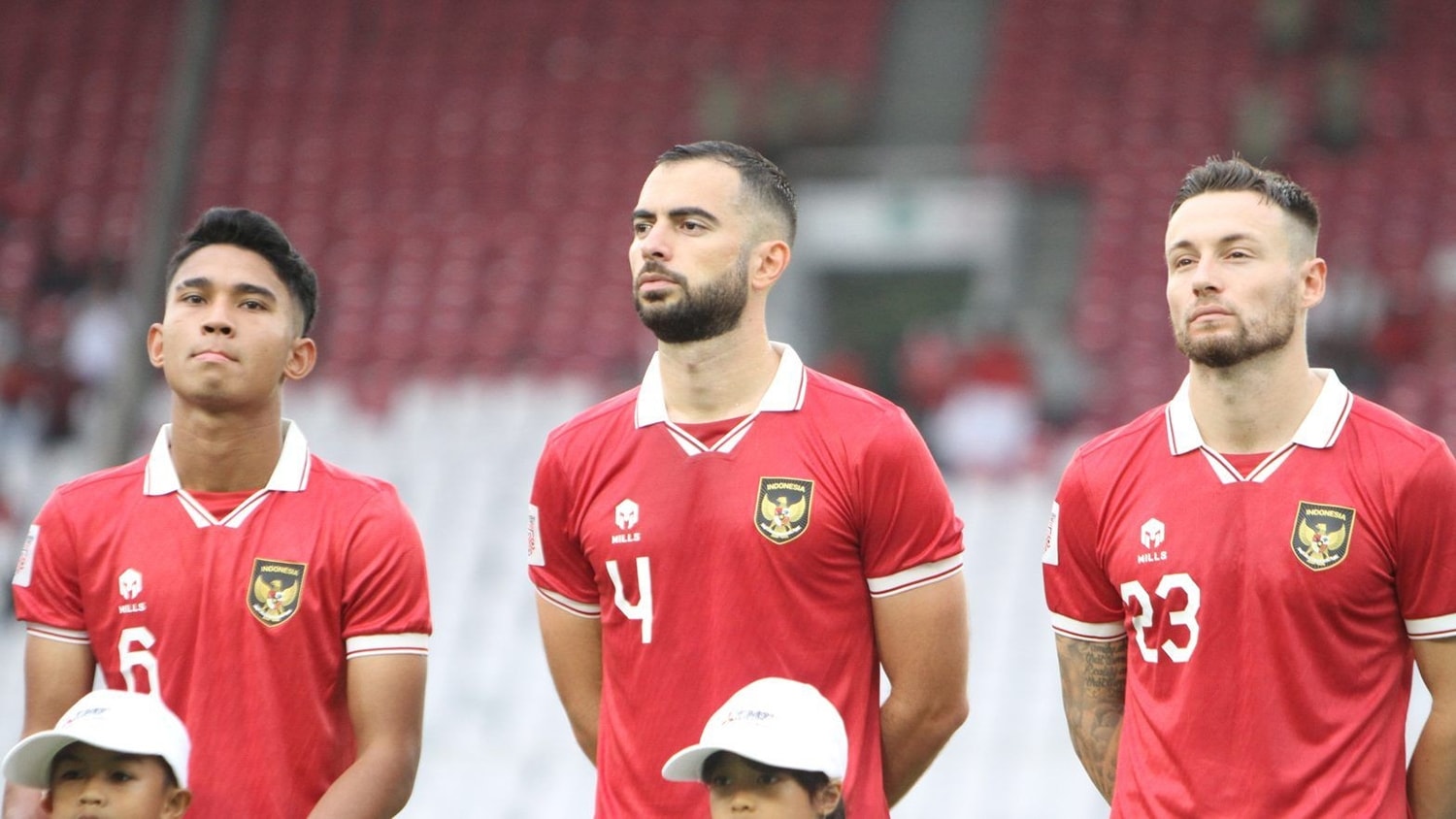 Jordi Amat (4) mà Marc Klok (23), những thủ lĩnh nhập tịch của Indonesia Jordi Amat (4) mà Marc Klok (23), những thủ lĩnh nhập tịch của Indonesia