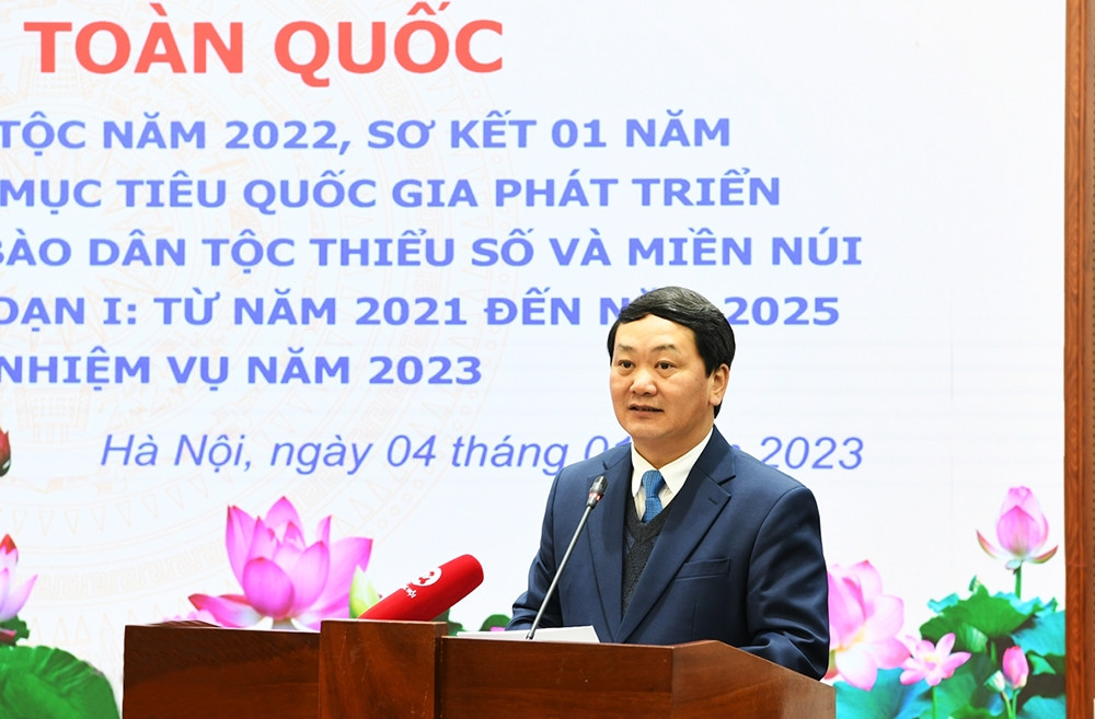 Ủy viên Ban Chấp hành Trung ương Đảng, Bộ trưởng, Chủ nhiệm UBDT Hầu A Lềnh phát biểu tại Hội nghị