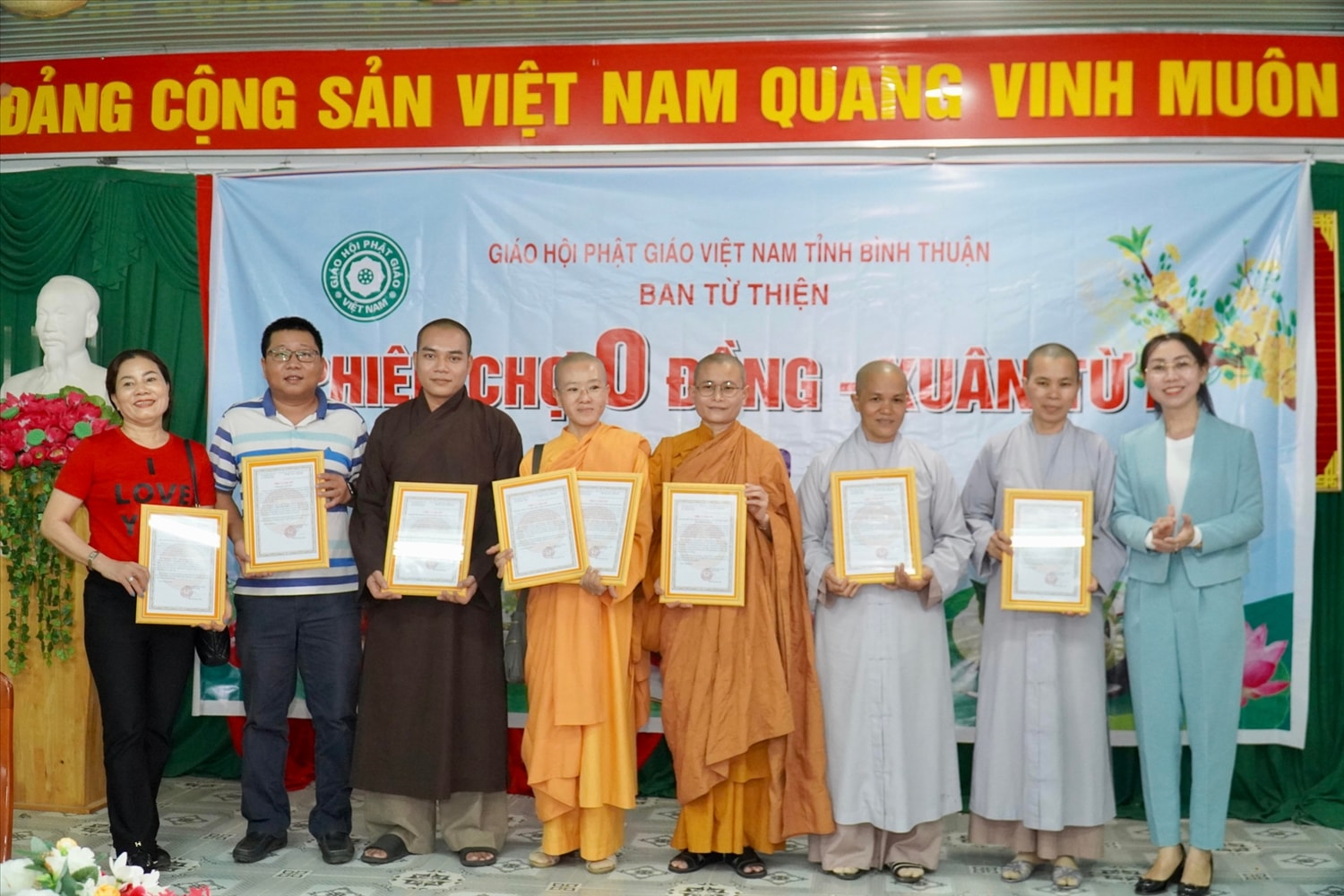 Phiên chợ 0 đồng nhằm chia sẻ với các hoàn cảnh khó khăn, neo đơn, mất sức, tàn tật, và tri ân những người có công với đất nước trong dịp Tết đến, Xuân về.