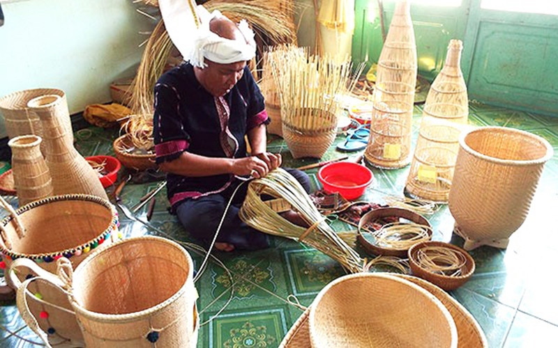 Lâm Đồng: Công nhận Làng nghề truyền thống đan lát thôn Duệ 