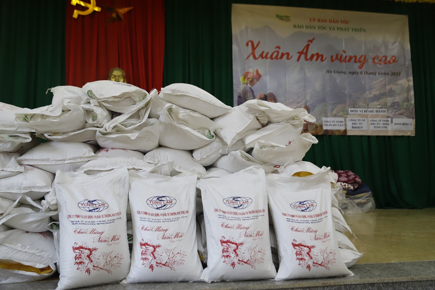 Báo Dân tộc và Phát triển tổ chức Chương trình Xuân ấm vùng cao tại Hà Giang 18