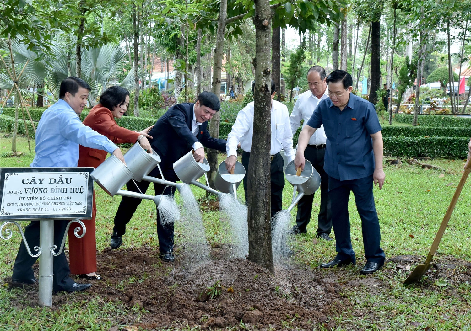 Chủ tịch Quốc hội Vương Đình Huệ thăm và chúc Tết cán bộ, chiến sĩ Bộ Chỉ huy quân sự tỉnh An Giang 11