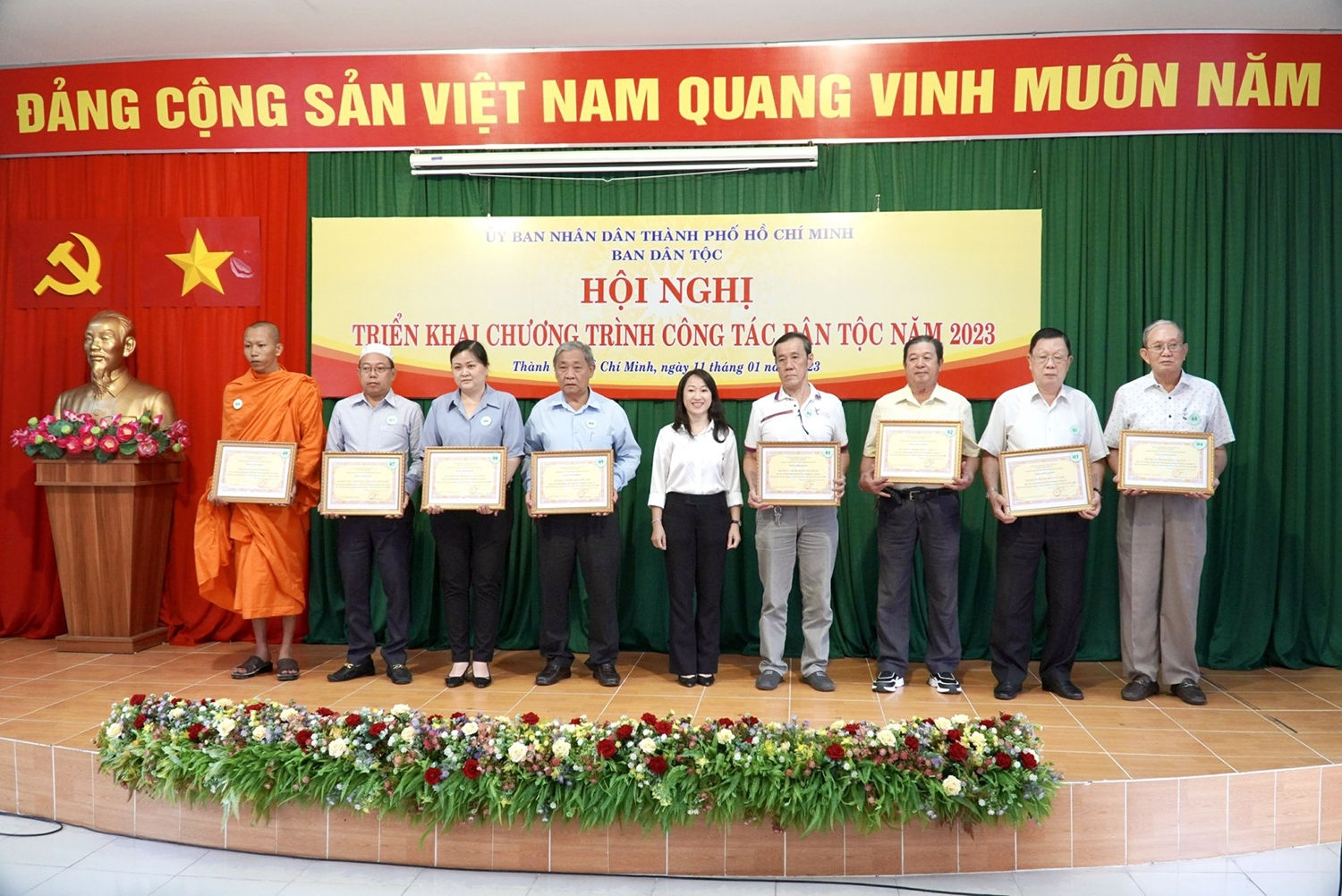 Ban Dân tộc Thành phố trao tặng Bằng khen cho các tập thể và cá nhân có thành tích xuất sắc trong công tác Dân tộc năm 2022