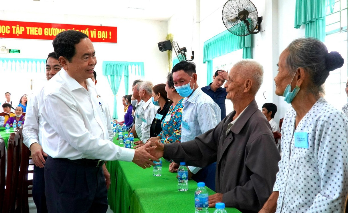 Phó Chủ tịch Thường trực Quốc hội Trần Thanh Mẫn thăm hỏi gia đình chính sách xã Thạnh Xuân, huyện Châu Thành A, tỉnh Hậu Giang Phó Chủ tịch Thường trực Quốc hội Trần Thanh Mẫn thăm hỏi gia đình chính sách xã Thạnh Xuân, huyện Châu Thành A, tỉnh Hậu Giang