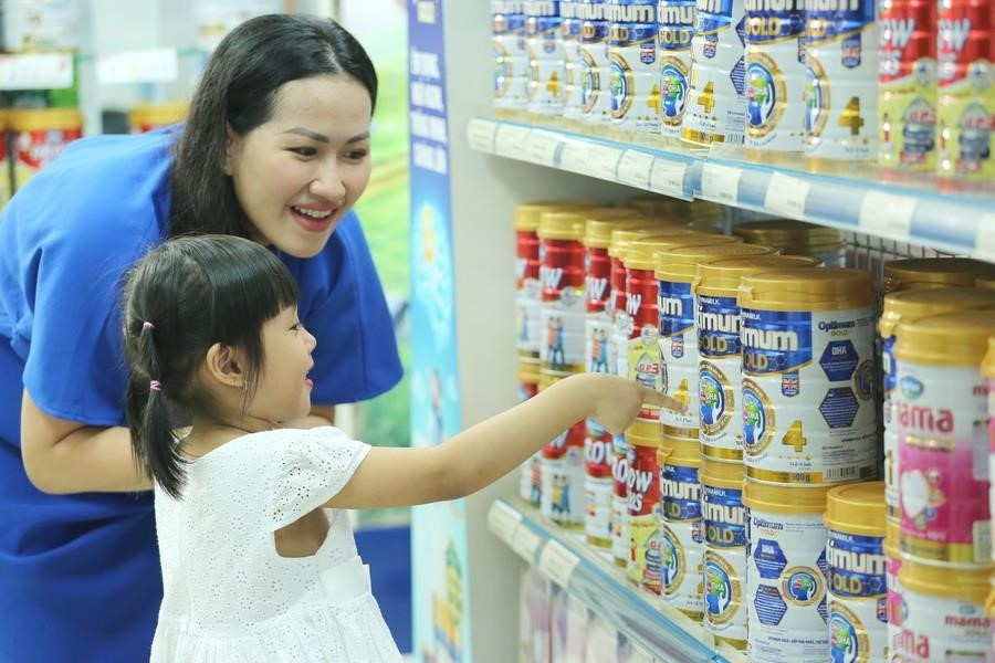 Nhiều năm liền sữa bột trẻ em của Vinamilk dẫn đầu thị trường về sản lượng bán ra (Nielsen VN), trong đó có sự đóng góp lớn của nhãn hiệu Optimum Gold Nhiều năm liền sữa bột trẻ em của Vinamilk dẫn đầu thị trường về sản lượng bán ra (Nielsen VN), trong đó có sự đóng góp lớn của nhãn hiệu Optimum Gold