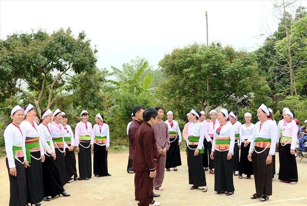 Người Mường ở Nho Quan sử dụng trang phục truyền thống khi tham gia các hoạt động cộng đồng