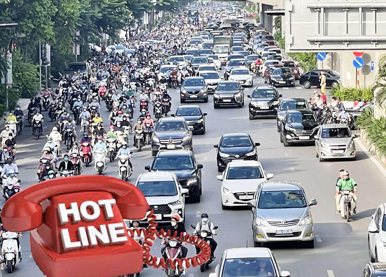 Người dân có thể phản ánh các vi phạm như: Chở quá số người quy định, tăng giá vé quá quy định, nhồi nhét và chèn ép hành khách, chạy sai luồng tuyến, dừng đón trả khách sai quy định... (Ảnh minh họa) Người dân có thể phản ánh các vi phạm như: Chở quá số người quy định, tăng giá vé quá quy định, nhồi nhét và chèn ép hành khách, chạy sai luồng tuyến, dừng đón trả khách sai quy định... (Ảnh minh họa)
